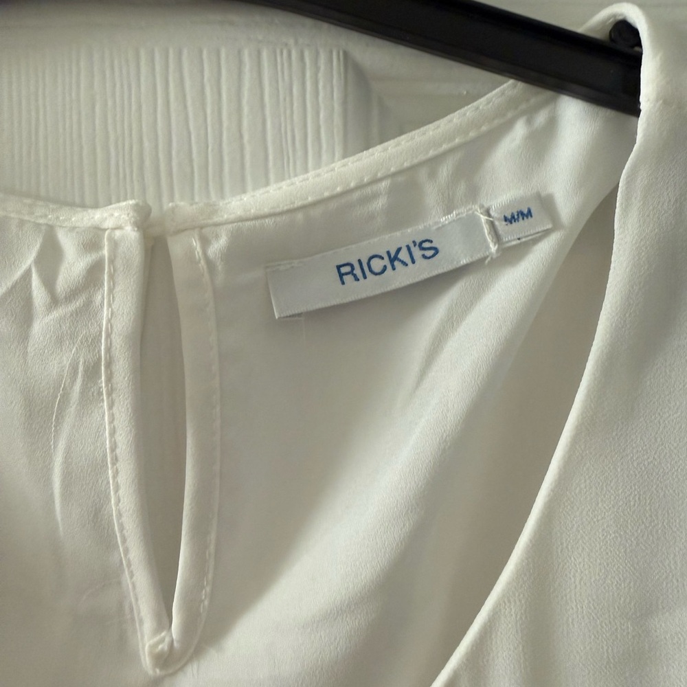 Ricki's White Sleeveless Blouse - Picture 3 of 3